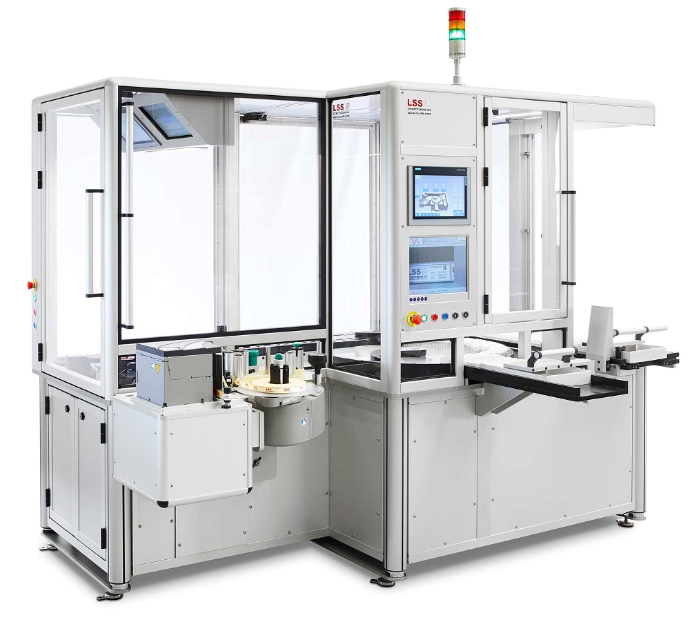 Labelling machine for automatic labelling of vials and small bottles including verification